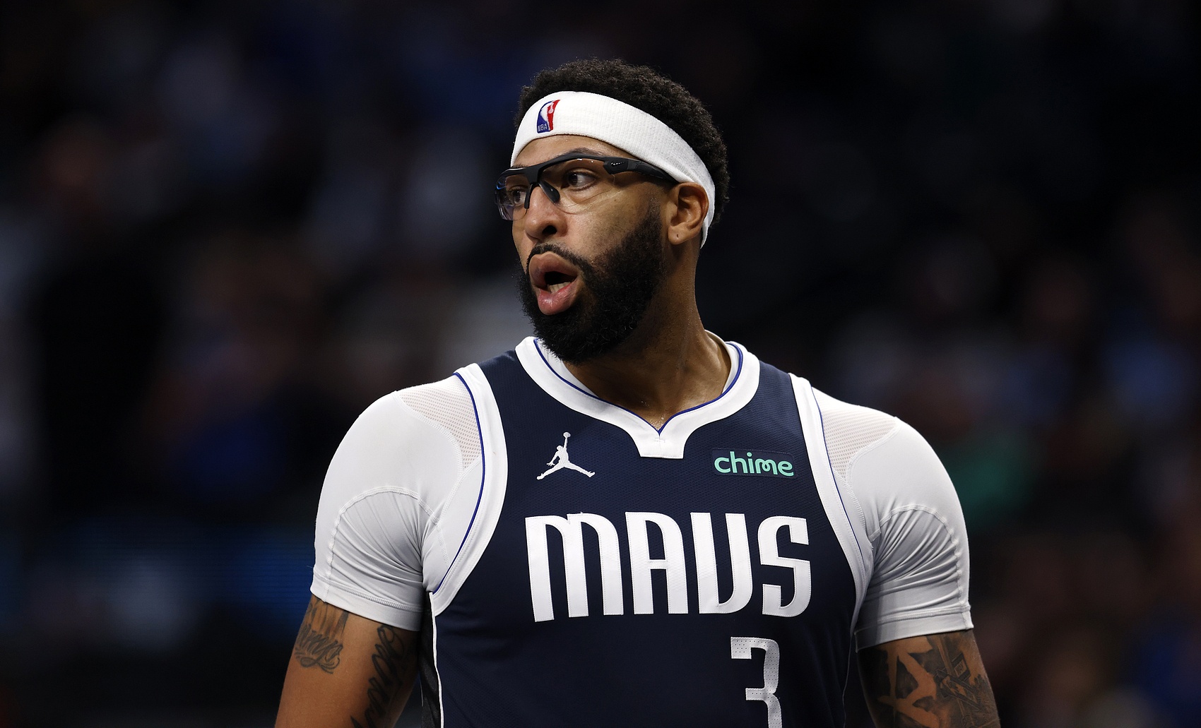 开云体育官网-这才是熟悉的你！浓眉补防血帽李凯尔 随后快速反击空切背扣空篮